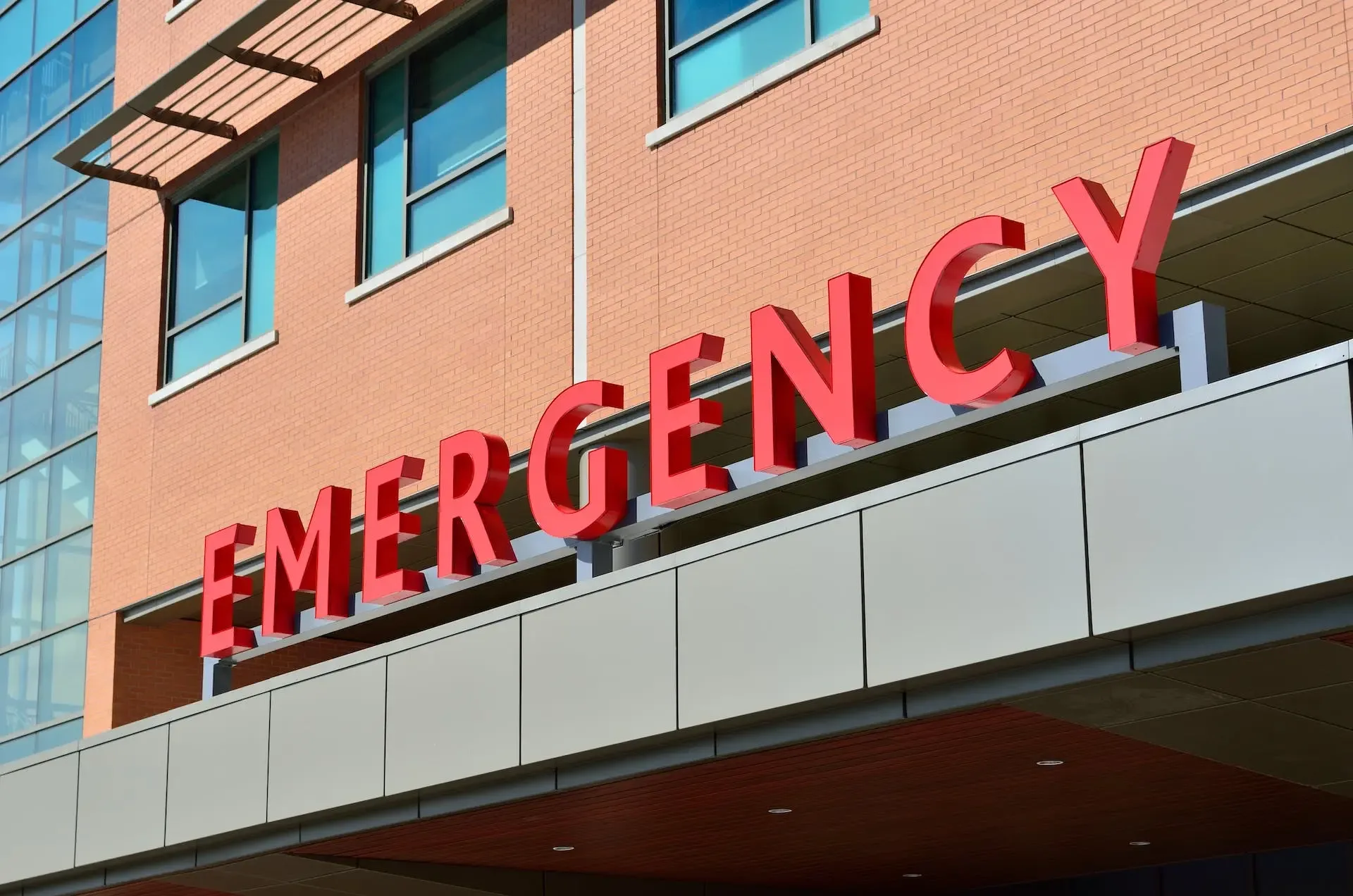 imagen del exterior de un hospital